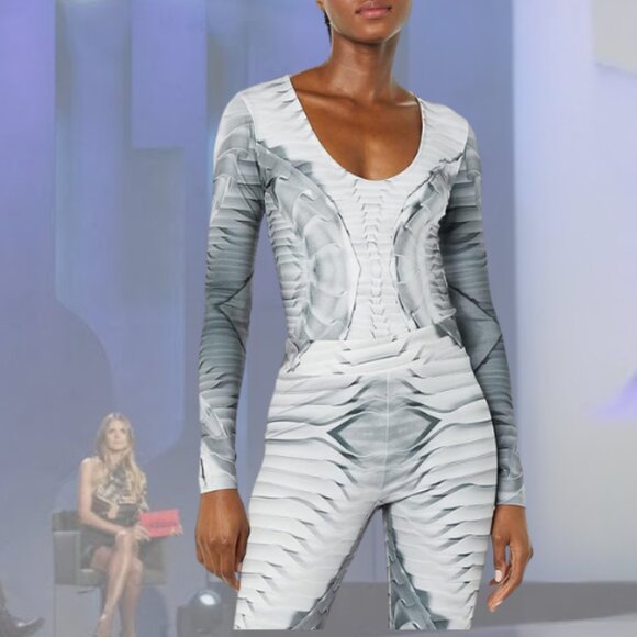 NWT - Making the Cut S3E6 Long Sleeve Printed Bodysuit - MTC3-EP6 VGN01 Grey - L - Picture 3 of 7